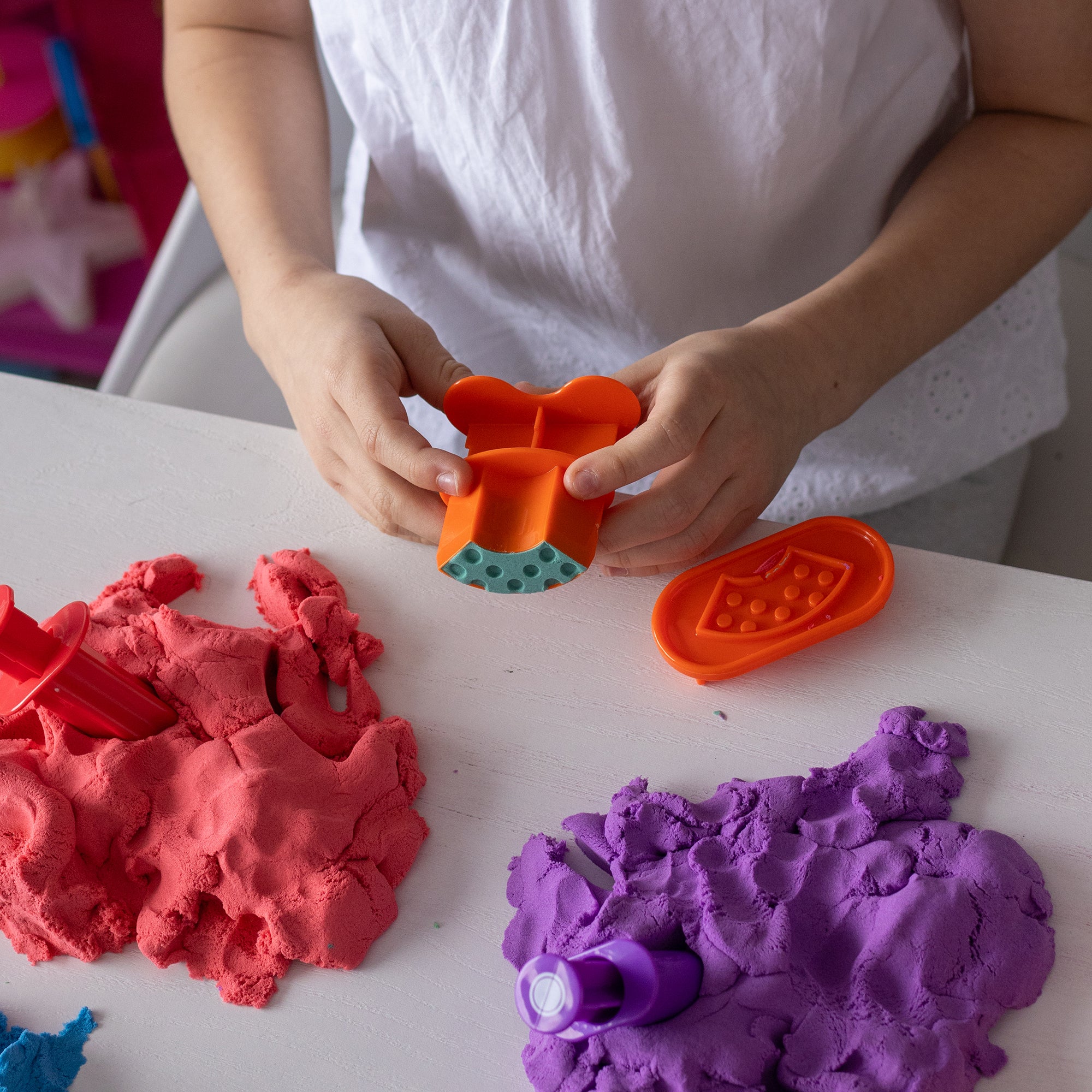 Mad Mattr Quantum Tool Box – 20 Tools + Sensory Dough Kit